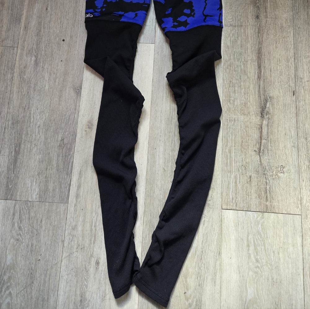 Alo Yoga Goddess Leggings Medium Size Black and Blue Color - Picture 3 of 4